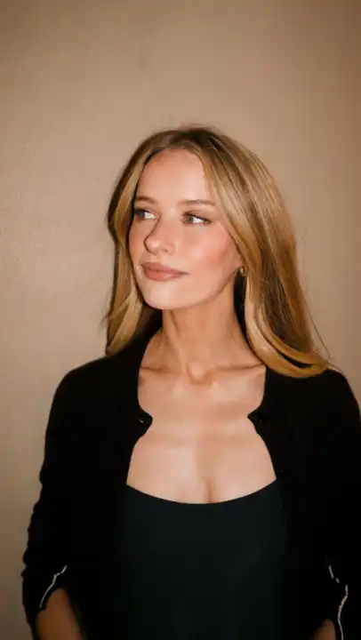 Get ready with @victoria for our first beauty event - a blush and blow-dry day…