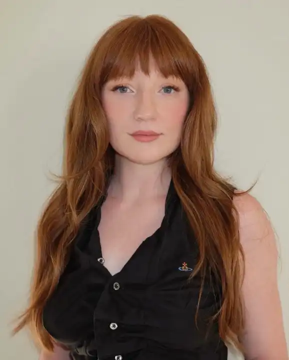 The beautiful @nicolaroberts wearing Toasted Rose Pigment Pencil and our new Hue Glazing Balm SPF50…